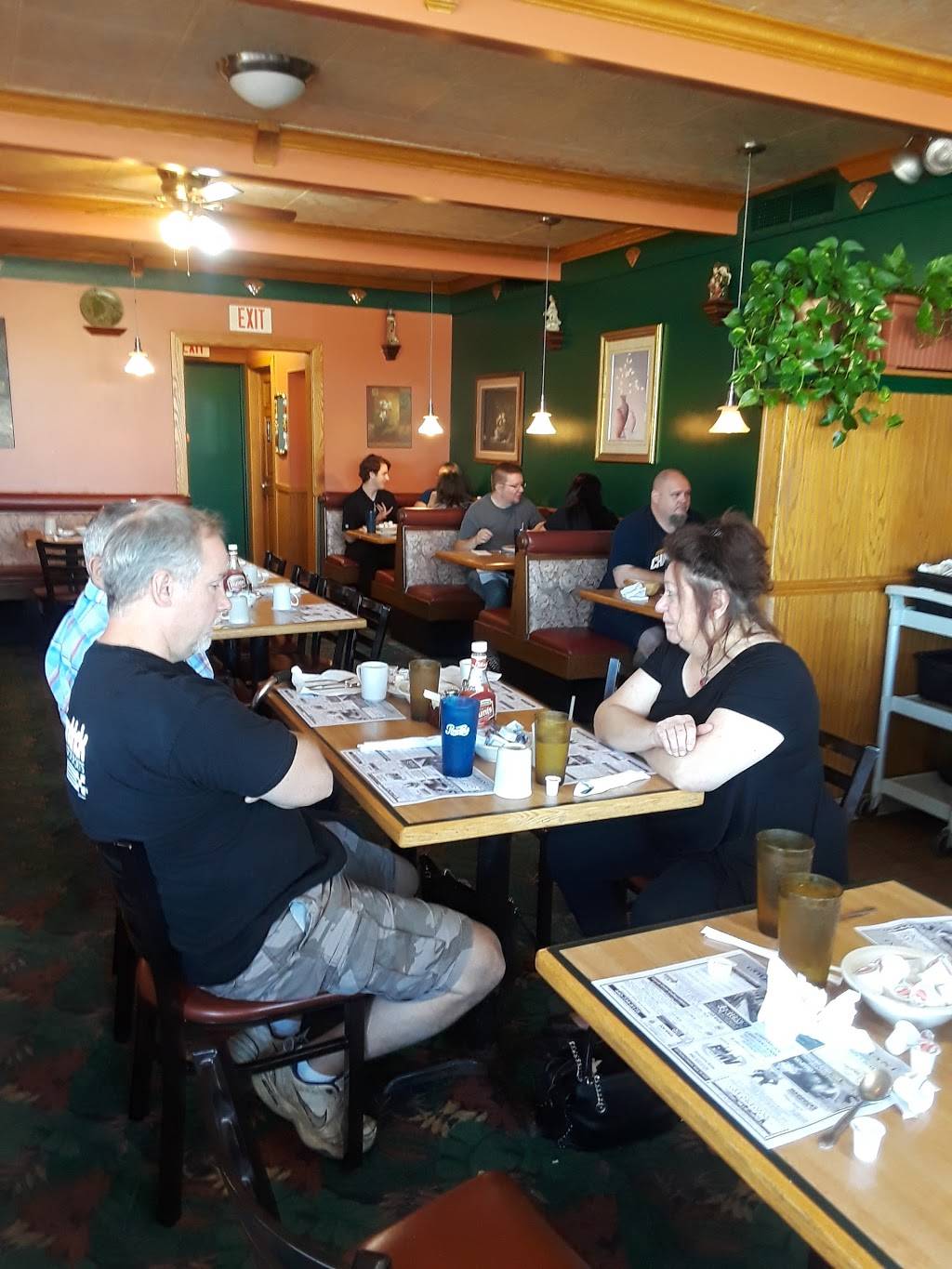 Gourmé Family Restaurant | restaurant | 32775 Lorain Rd, North Ridgeville, OH 44039, USA | 4403278152 OR +1 440-327-8152