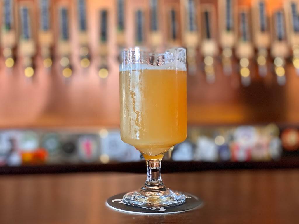 Bottle Rocket Bar and Grill | restaurant | 805 16th St, San Diego, CA 92101, USA | 6195397372 OR +1 619-539-7372