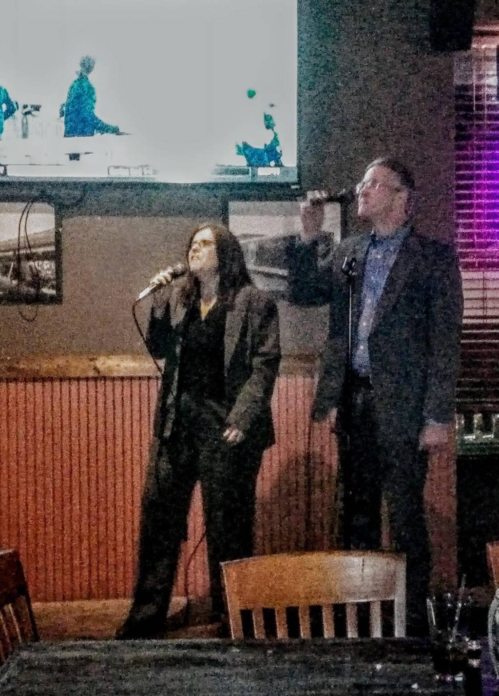 Twisted Mikes Tap Room | restaurant | 7125 Kingston Pike, Knoxville, TN 37919, USA | 8652125619 OR +1 865-212-5619