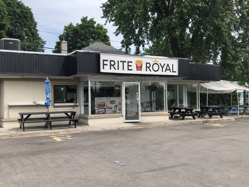 Casse Croute Frite Royal | restaurant | 253 Boulevard Maloney E, Gatineau, QC J8P 1C3, Canada | 8196639904 OR +1 819-663-9904