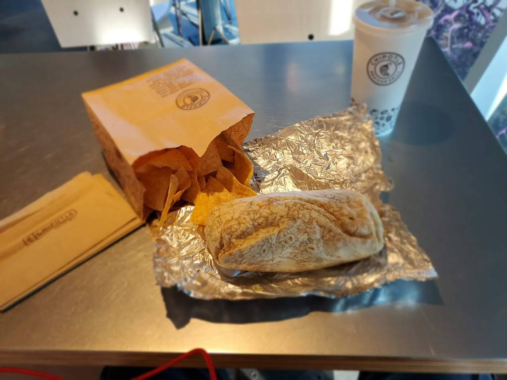 Chipotle Mexican Grill | restaurant | 9010 E Talking Stick Way, Scottsdale, AZ 85250, USA | 4802705370 OR +1 480-270-5370