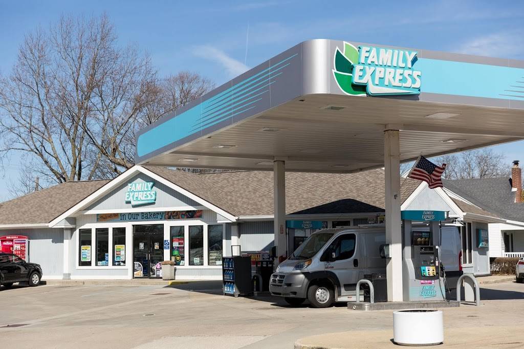 Family Express | restaurant | 211 S Prairie St, Brookston, IN 47923, USA | 7655633548 OR +1 765-563-3548