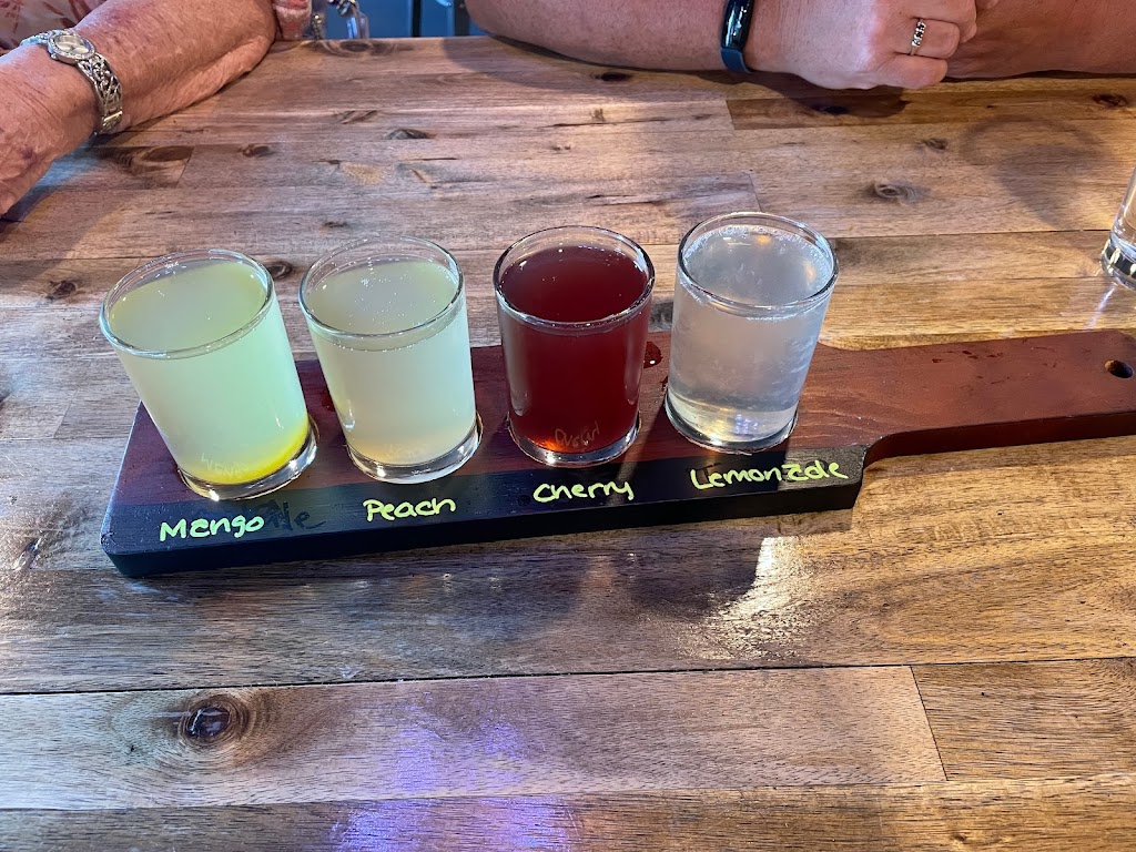 Frothy Beard Off World Brewery and Taproom | restaurant | 117 S Main St, Summerville, SC 29483, USA | 8432855520 OR +1 843-285-5520