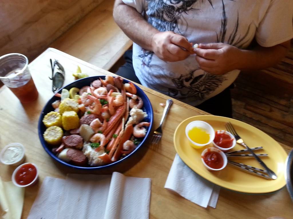 Hoochies | restaurant | 214 E Hickory St, Denton, TX 76201, USA | 9408080315 OR +1 940-808-0315