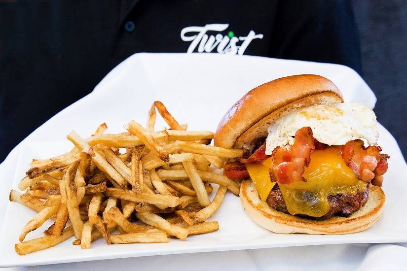Twist Bar & Grill | restaurant | 6617 Odana Rd, Madison, WI 53719, USA | 6088330110 OR +1 608-833-0110
