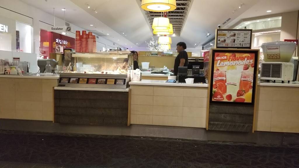 Pretzelmaker | restaurant | 5065 Main St, Trumbull, CT 06611, USA | 2033739908 OR +1 203-373-9908