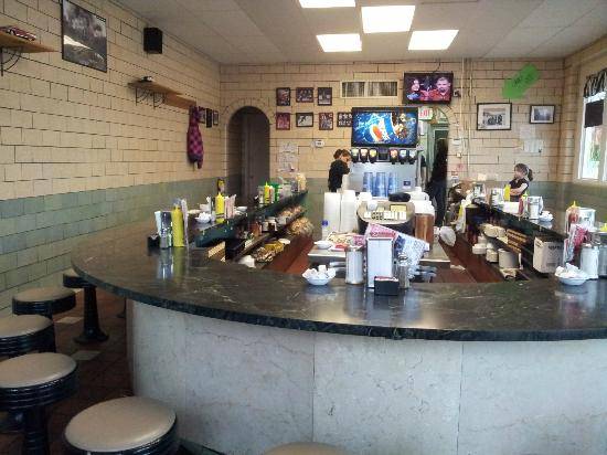 Noahs Deli | restaurant | 3439, 14500 Michigan Ave, Dearborn, MI 48126, USA | 3135828361 OR +1 313-582-8361