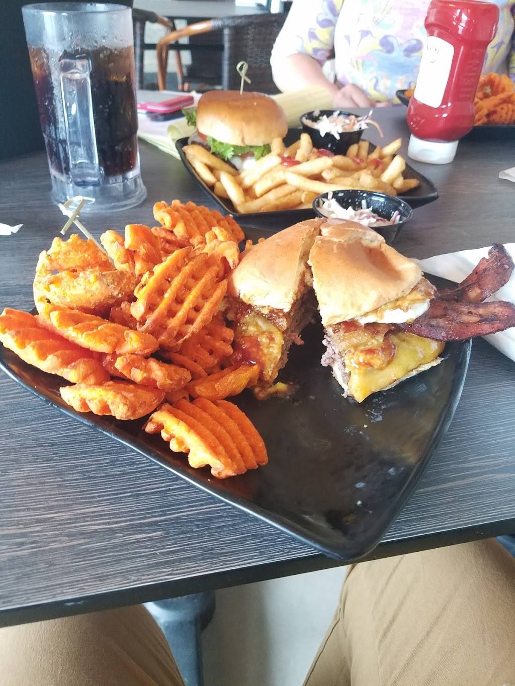 Bräuburgers Craft Burgers & Beer of Forest | restaurant | 1332 Venture Dr Suite A, Forest, VA 24551, USA | 4345252727 OR +1 434-525-2727