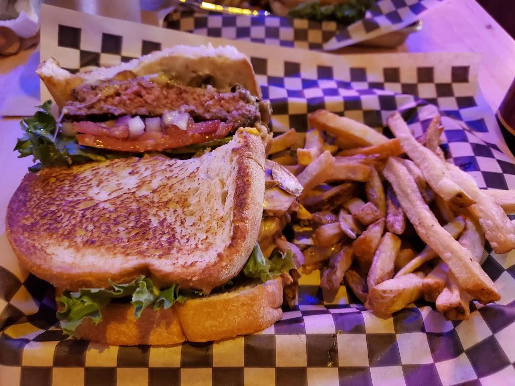 Bagger Daves | restaurant | 26054 Novi Rd, Novi, MI 48375, USA | 2483743289 OR +1 248-374-3289