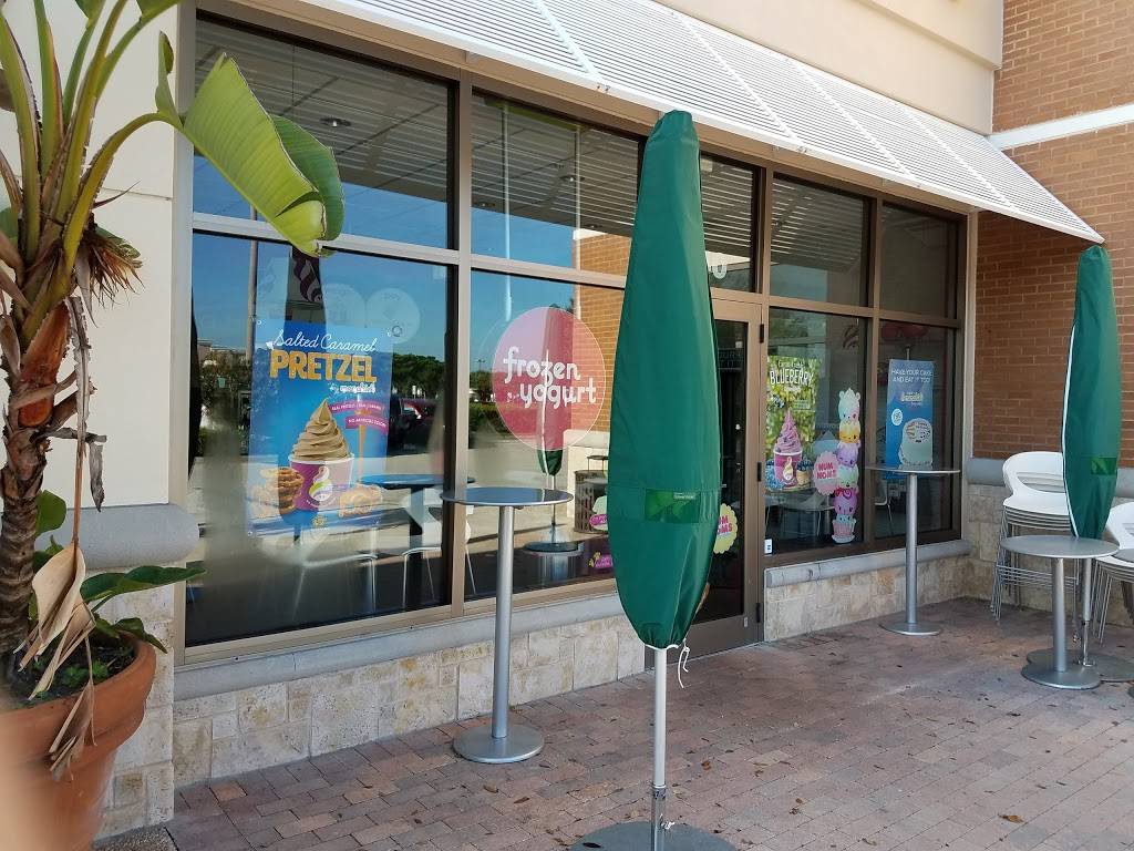 Menchies Frozen Yogurt | bakery | 1830 NE Pine Island Rd Ste 140, Cape Coral, FL 33909, USA | 2395739951 OR +1 239-573-9951