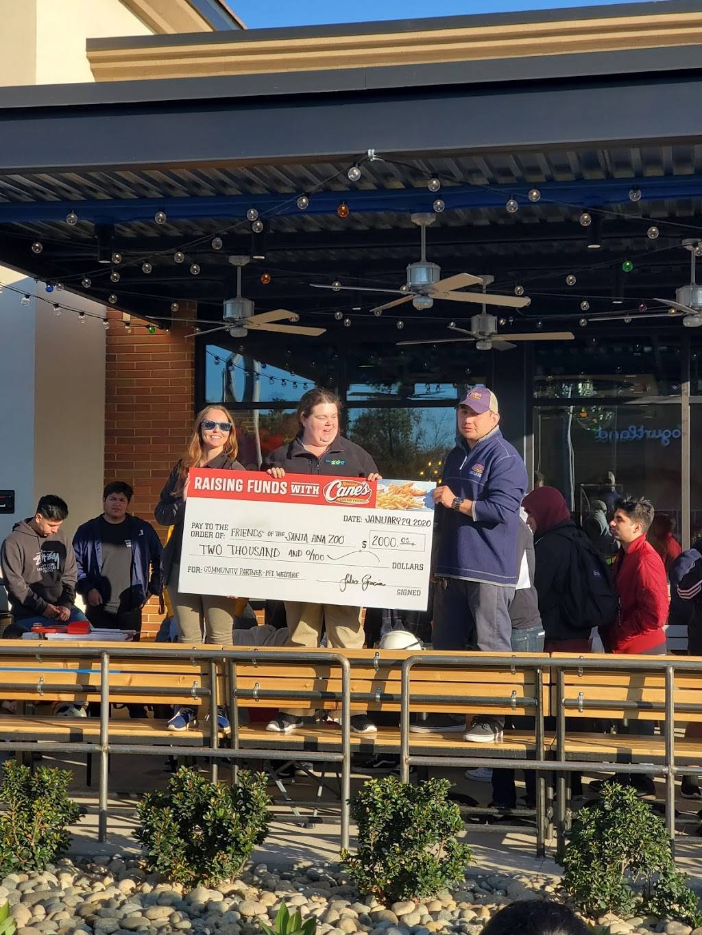 Raising Canes Chicken Fingers | meal takeaway | 2250 17th St, Santa Ana, CA 92701, USA | 7145504621 OR +1 714-550-4621