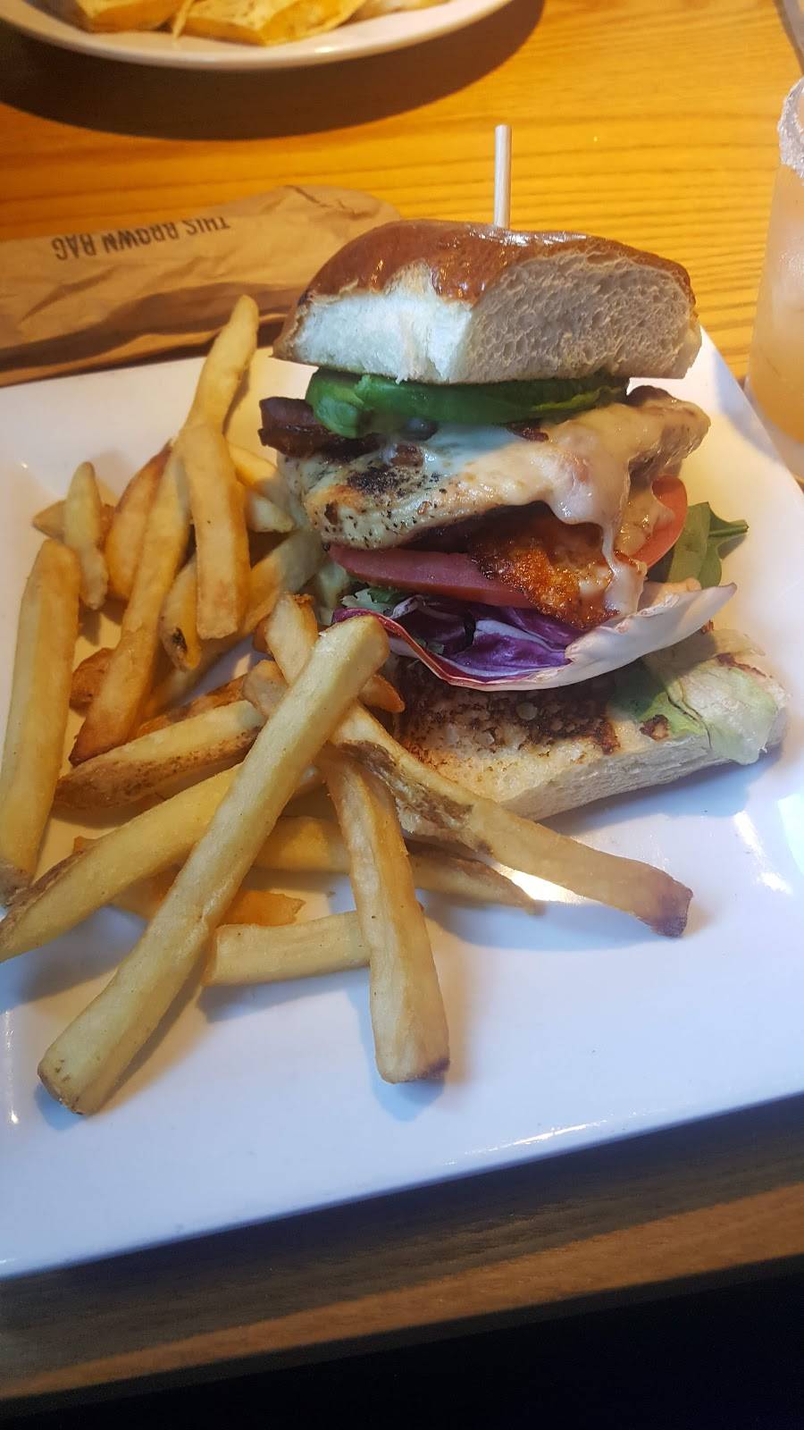 Chilis Grill & Bar | meal takeaway | 1652 Richmond Rd, Williamsburg, VA 23185, USA | 7572299865 OR +1 757-229-9865