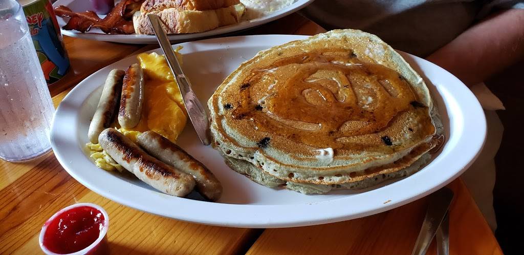 Brutus Camp Deli | restaurant | 4086 US-31, Alanson, MI 49706, USA | 2315292222 OR +1 231-529-2222