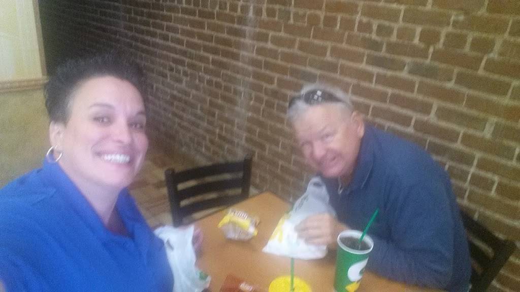Subway | meal takeaway | 214 W Grand Ave, Ponca City, OK 74601, USA | 5807624782 OR +1 580-762-4782