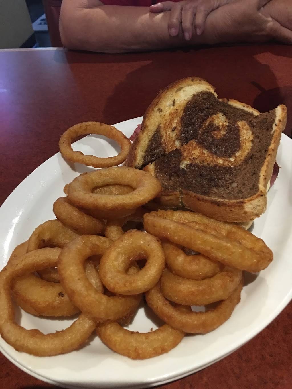 Lucky Lous | restaurant | 1929 N Power Rd #103, Mesa, AZ 85205, USA | 4809858259 OR +1 480-985-8259