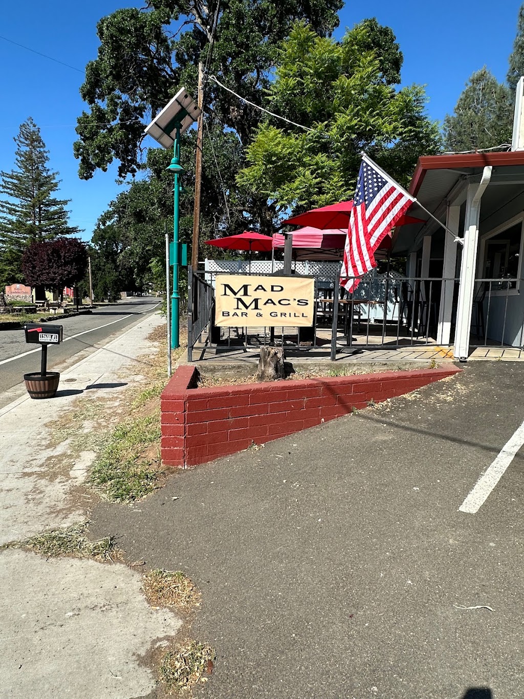 Mad Mac’s Bar and Grill | restaurant | 12638 Foothill Blvd, Clearlake Oaks, CA 95423, USA | 7075605056 OR +1 707-560-5056