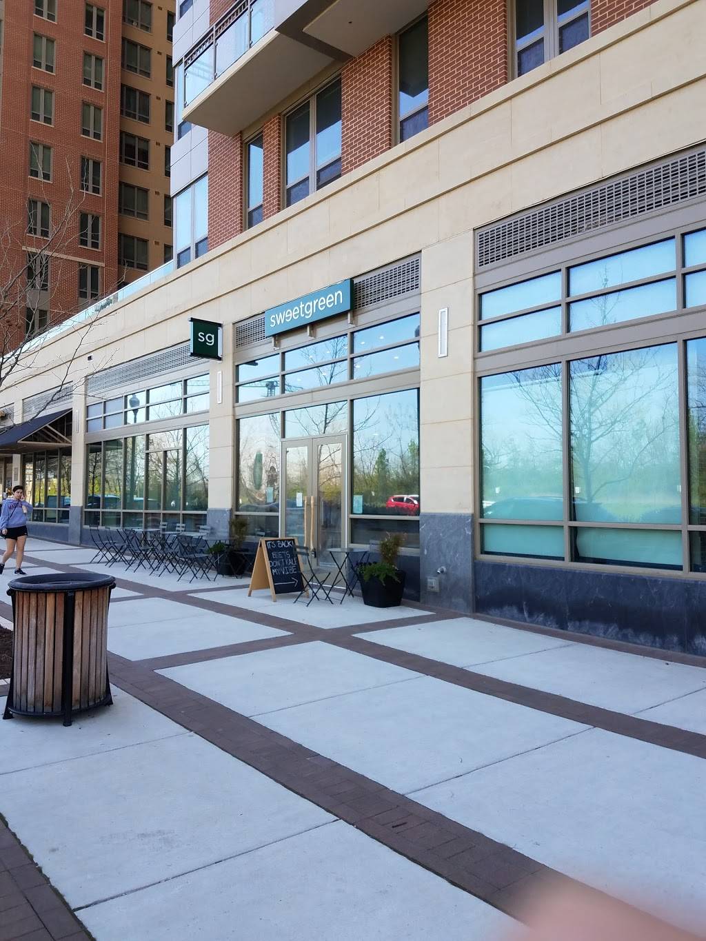 sweetgreen | restaurant | 575 12th Rd S Ste B2, Arlington, VA 22202, USA | 7038881025 OR +1 703-888-1025