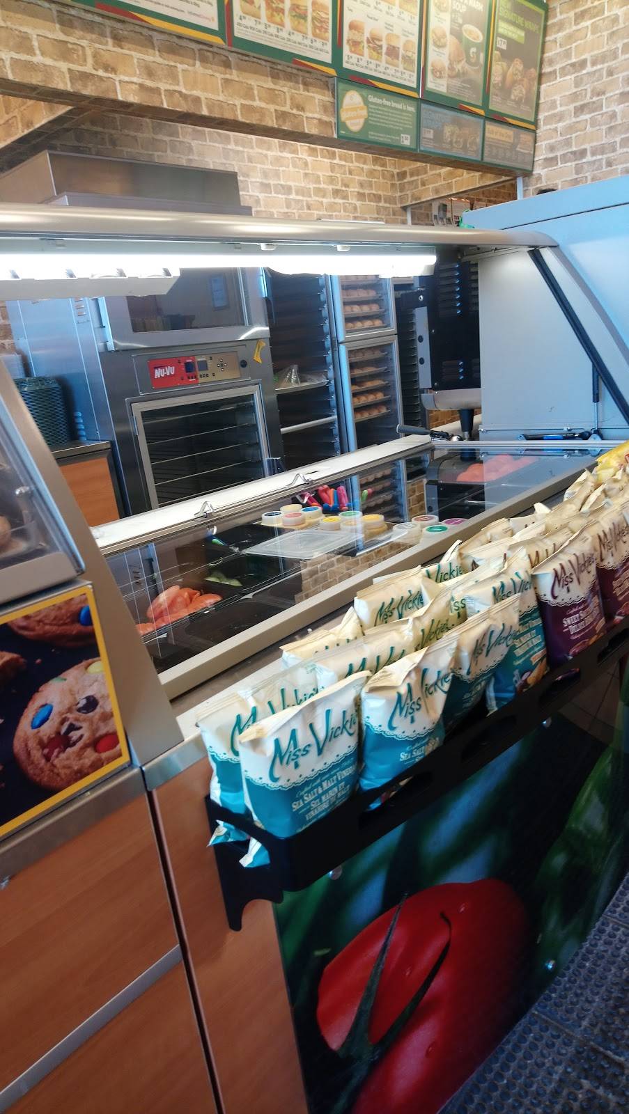 Subway | restaurant | Hunt Club Marketplace, 3987 Riverside Dr Unit #6, Ottawa, ON K1V 1C1, Canada | 6137369494 OR +1 613-736-9494