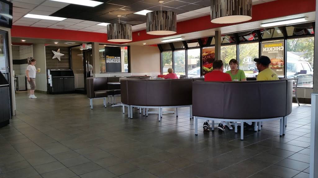 Hardees | restaurant | 944 S Marquette Rd, Prairie du Chien, WI 53821, USA | 6083266967 OR +1 608-326-6967