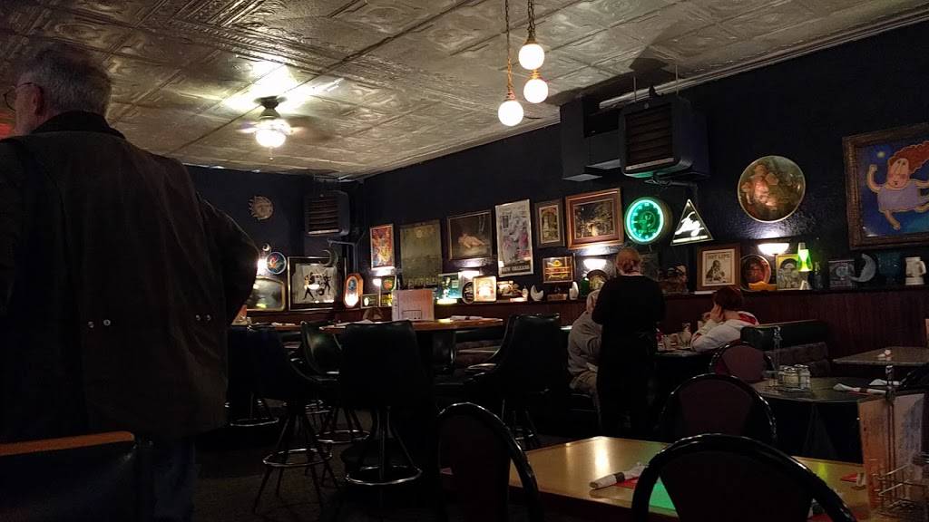 Blue Moon Restaurant | restaurant | 117 S Main St, Lake Mills, WI 53551, USA | 9206483405 OR +1 920-648-3405