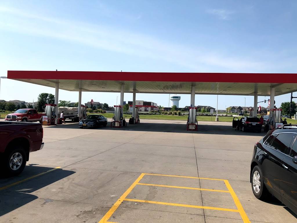 Kum & Go | meal takeaway | 610 N Kansas Ave, North Liberty, IA 52317, USA | 3196262412 OR +1 319-626-2412