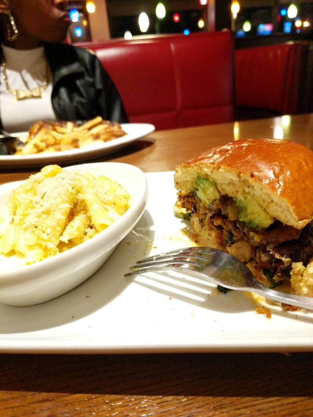 TGI Fridays | restaurant | 7655 Arundel Mills Blvd, Hanover, MD 21076, USA | 4103796762 OR +1 410-379-6762