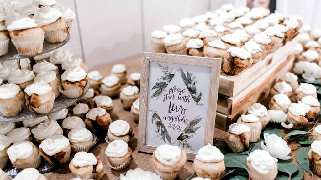 Cinnaholic | bakery | 41 W Jefferson Ave, Naperville, IL 60540, USA | 6308579575 OR +1 630-857-9575