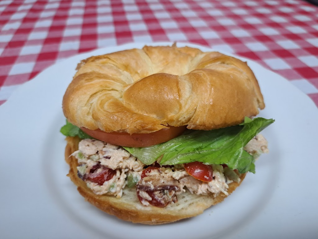 Crossroads Cafe | restaurant | 127 Crossroad Dr, Bean Station, TN 37708, USA | 8659350109 OR +1 865-935-0109