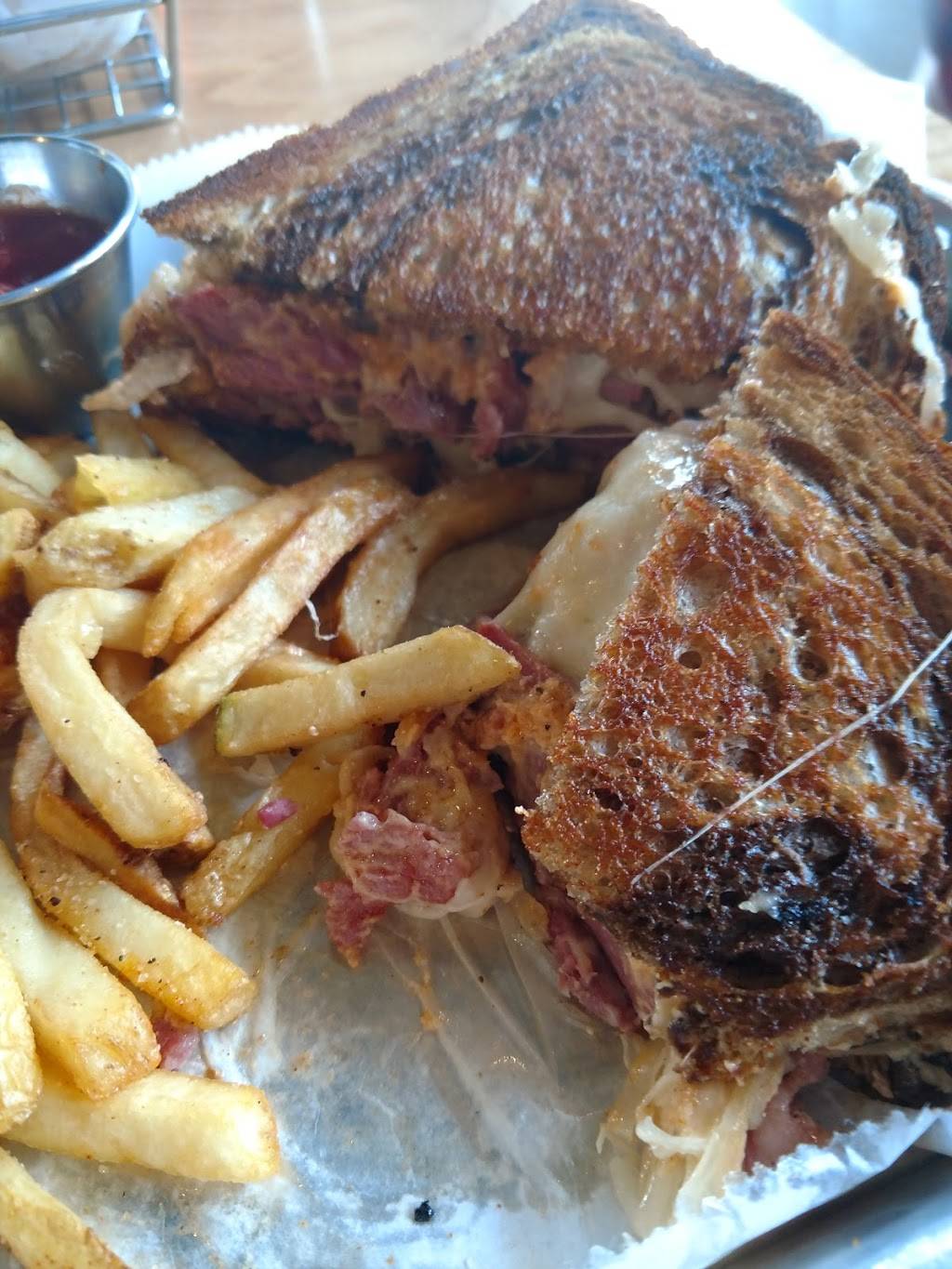 Off Square Brewing | restaurant | 11000 Delaware Pkwy, Crown Point, IN 46307, USA | 2193108898 OR +1 219-310-8898