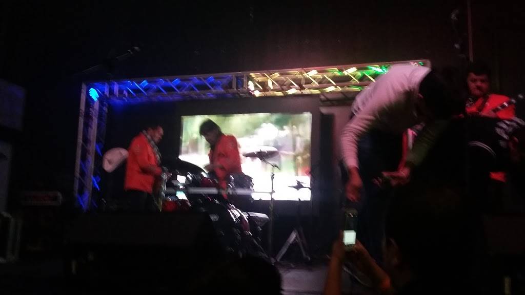 Candela Bar And Grill | restaurant | 8502 W Golf Rd, Niles, IL 60714, USA | 7738656741 OR +1 773-865-6741