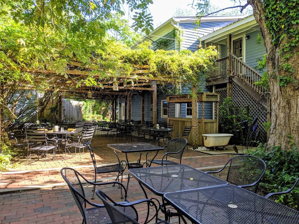 Coopers Landing Inn & Travelers Tavern | restaurant | 801 Virginia Ave, Clarksville, VA 23927, USA | 4343742866 OR +1 434-374-2866