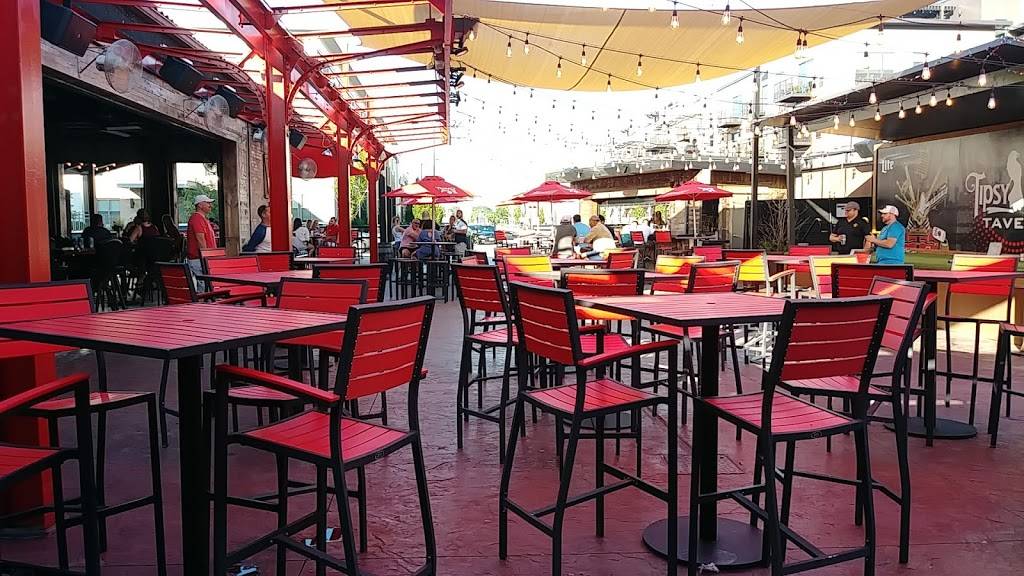 Tipsy Crow Tavern | restaurant | 102 SW 3rd St, Des Moines, IA 50309, USA | 5152439338 OR +1 515-243-9338