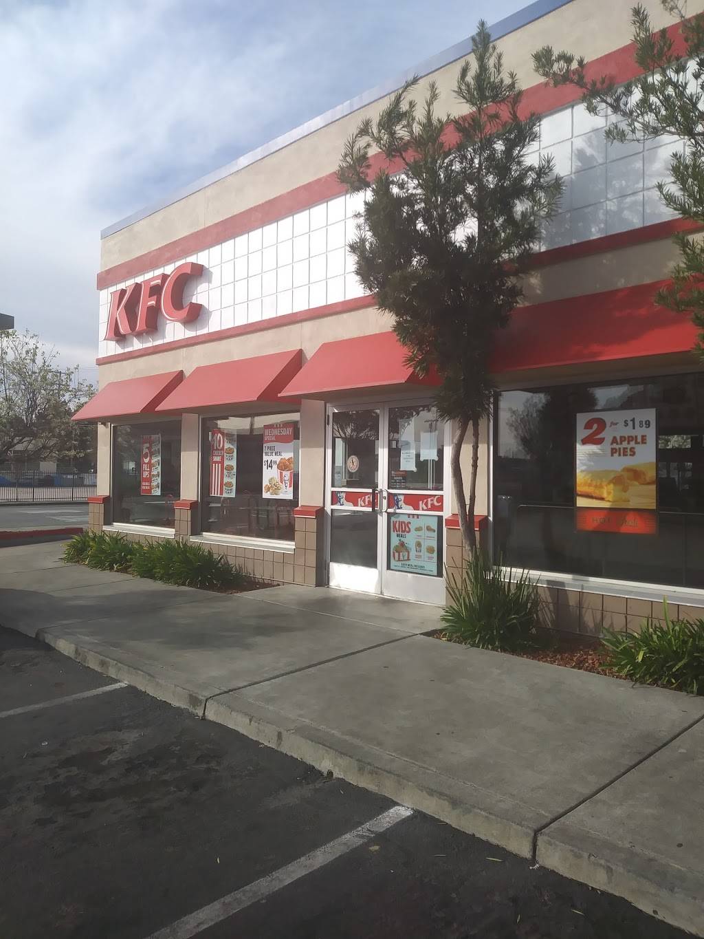 KFC | restaurant | 1300 Georgia St, Vallejo, CA 94590, USA | 7076431253 OR +1 707-643-1253