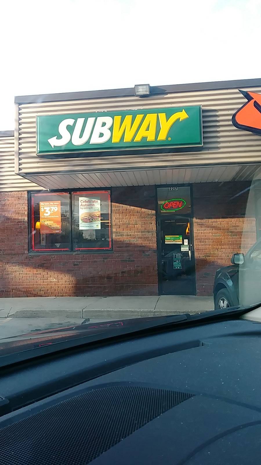 Subway | restaurant | 2217 E 42nd St, Lorain, OH 44055, USA | 4402777870 OR +1 440-277-7870