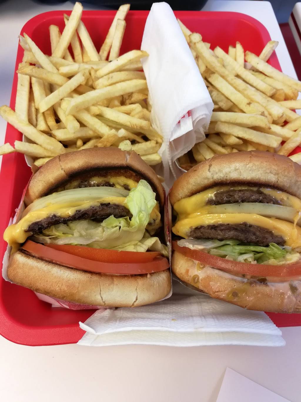 In-N-Out Burger | restaurant | 730 W Carson St, Torrance, CA 90502, USA | 8007861000 OR +1 800-786-1000