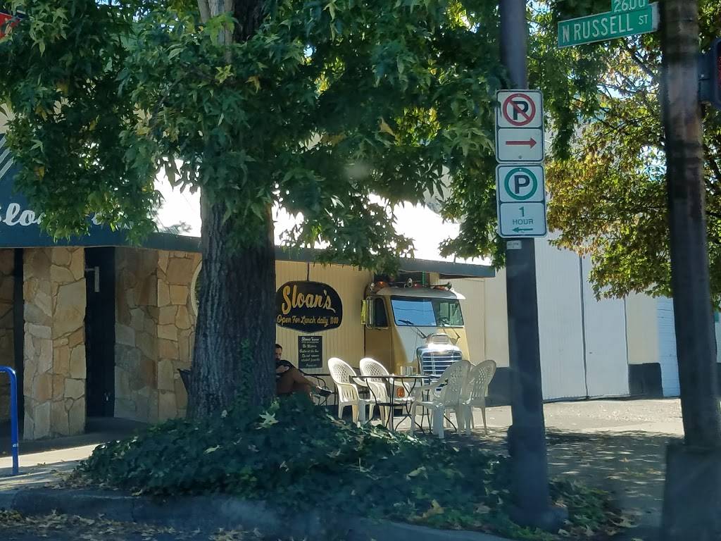 Sloans Tavern | restaurant | 36 N Russell St, Portland, OR 97227, USA | 5032872262 OR +1 503-287-2262