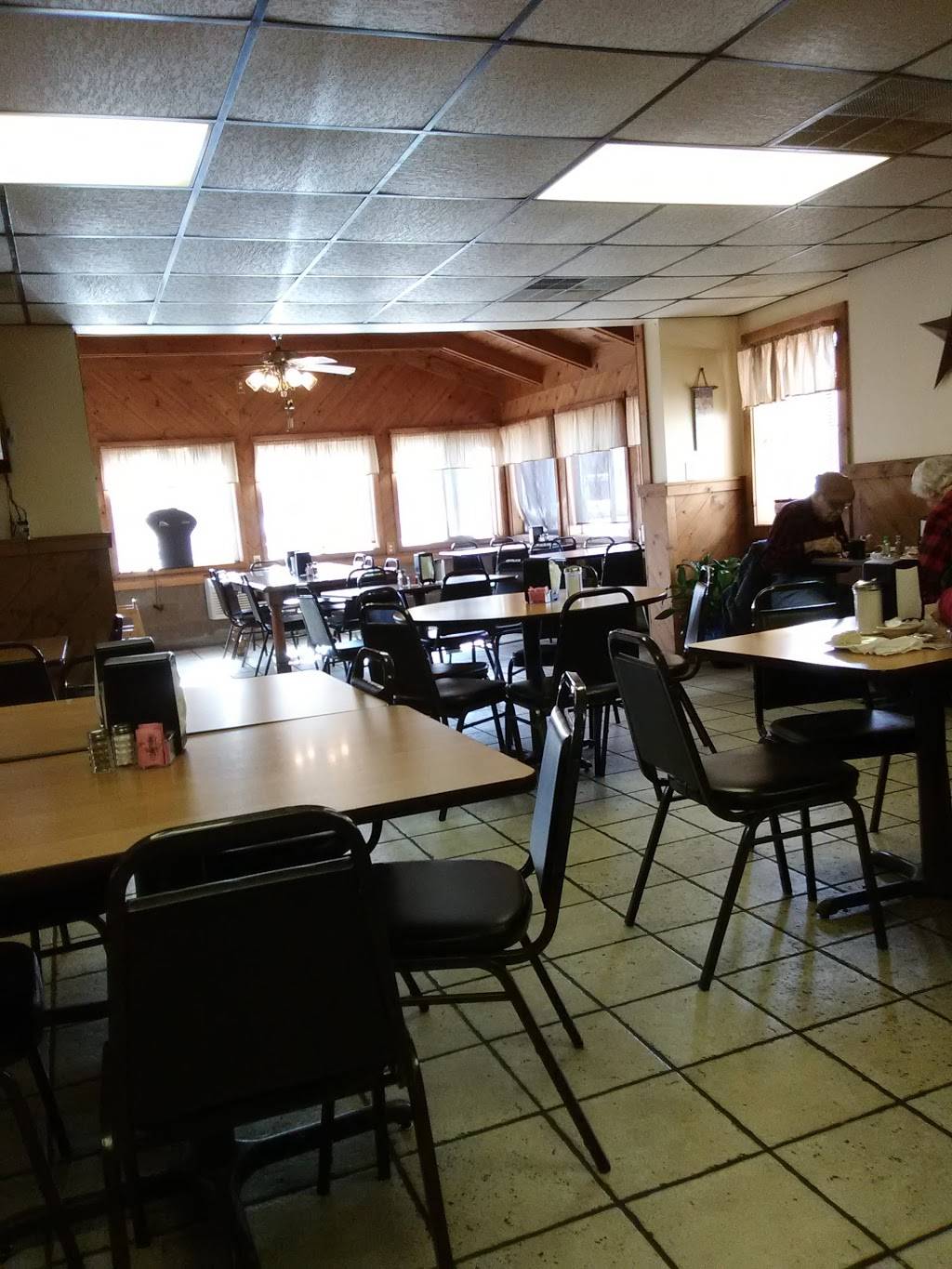 Village Restaurant | restaurant | 115 N Wallace Wilkinson Blvd, Liberty, KY 42539, USA | 6067876085 OR +1 606-787-6085