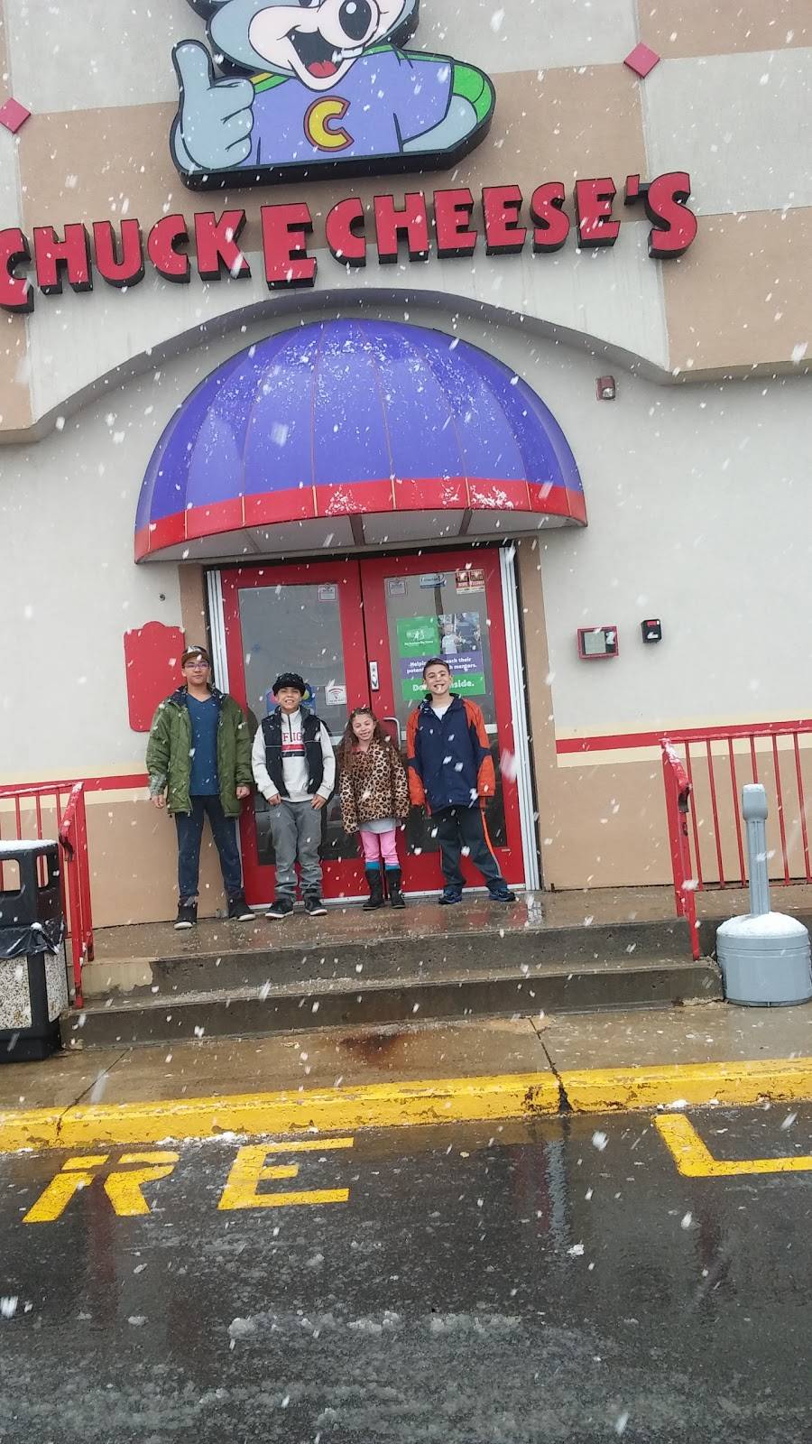 Chuck E. Cheese | restaurant | 1525 S Willow St, Manchester, NH 03103, USA | 6036224488 OR +1 603-622-4488