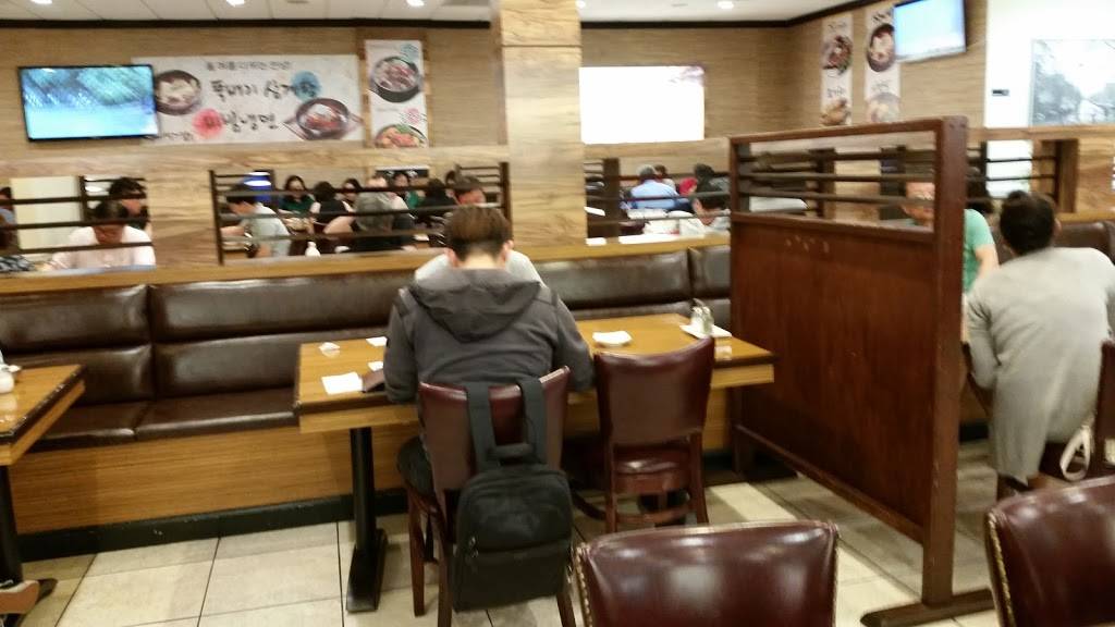 Bonga Solungtang 본가설렁탕 | restaurant | 131 W Central Blvd, Palisades Park, NJ 07650, USA | 2014824590 OR +1 201-482-4590