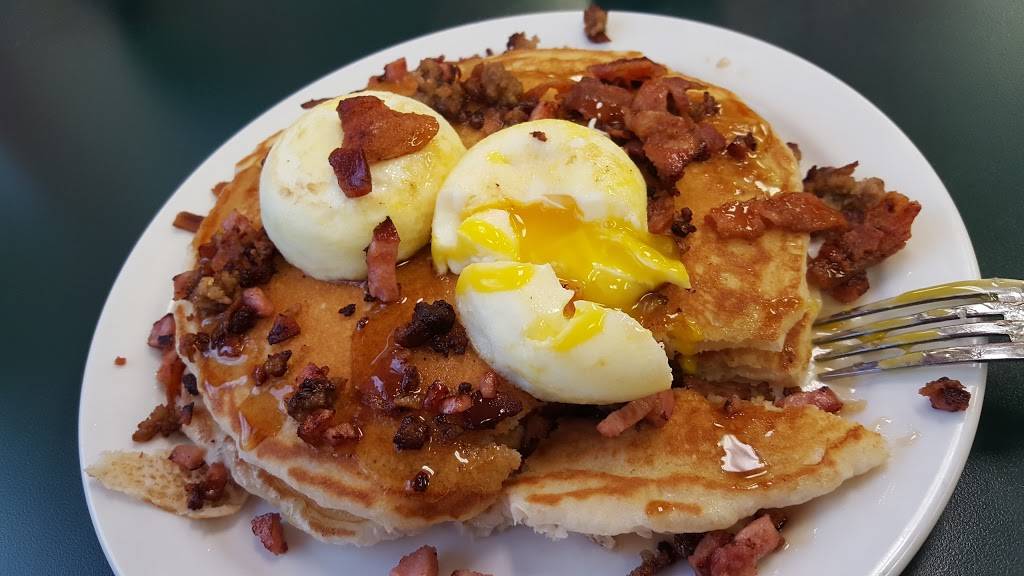 Wacky Knacky Diner | restaurant | 4540 Osage Beach Pkwy outlet mall, Osage Beach, MO 65065, USA | 5736931900 OR +1 573-693-1900