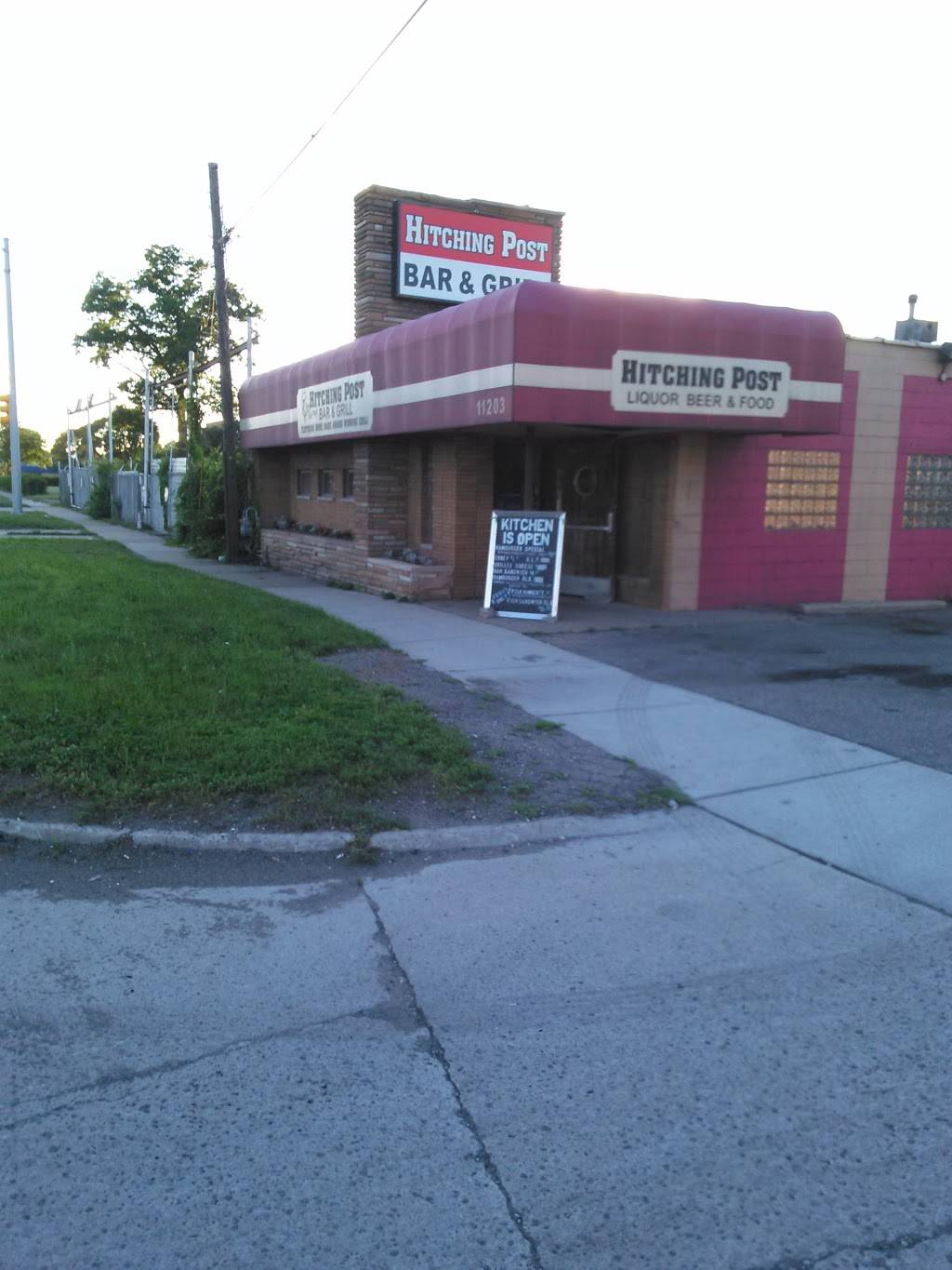 Tagliavias Hitching Post Lounge | night club | 11203 East 8 Mile Road, Warren, MI 48089, USA | 5867568860 OR +1 586-756-8860