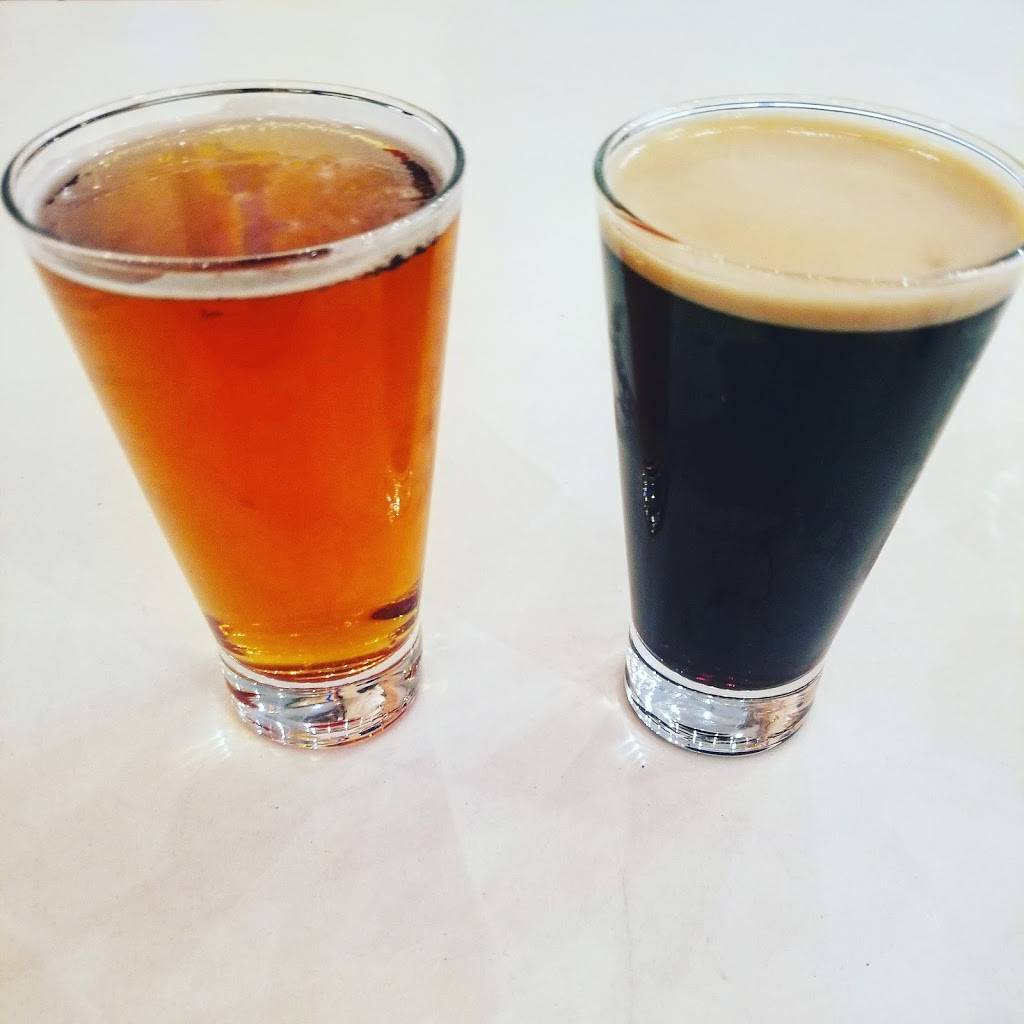 West Wall Bar | cafe | 900 Poplar Pl S, Seattle, WA 98144, USA | 2063255837 OR +1 206-325-5837