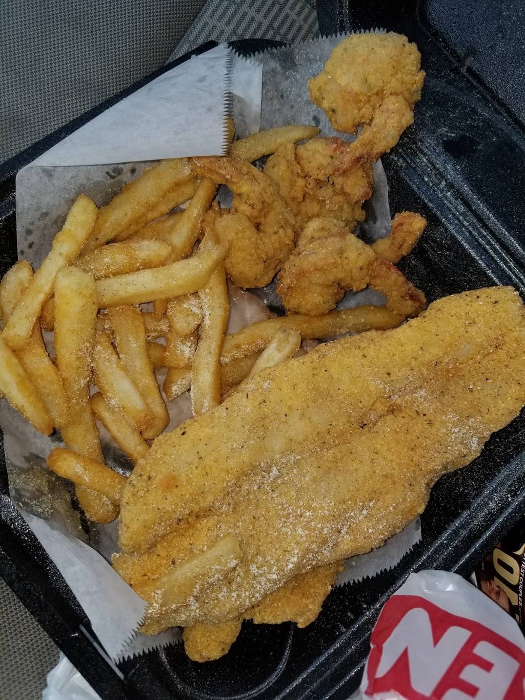 Captain Jays Fish & Chicken | restaurant | 22711 Kelly Road ste c ste c, Eastpointe, MI 48021, USA | 5867773474 OR +1 586-777-3474