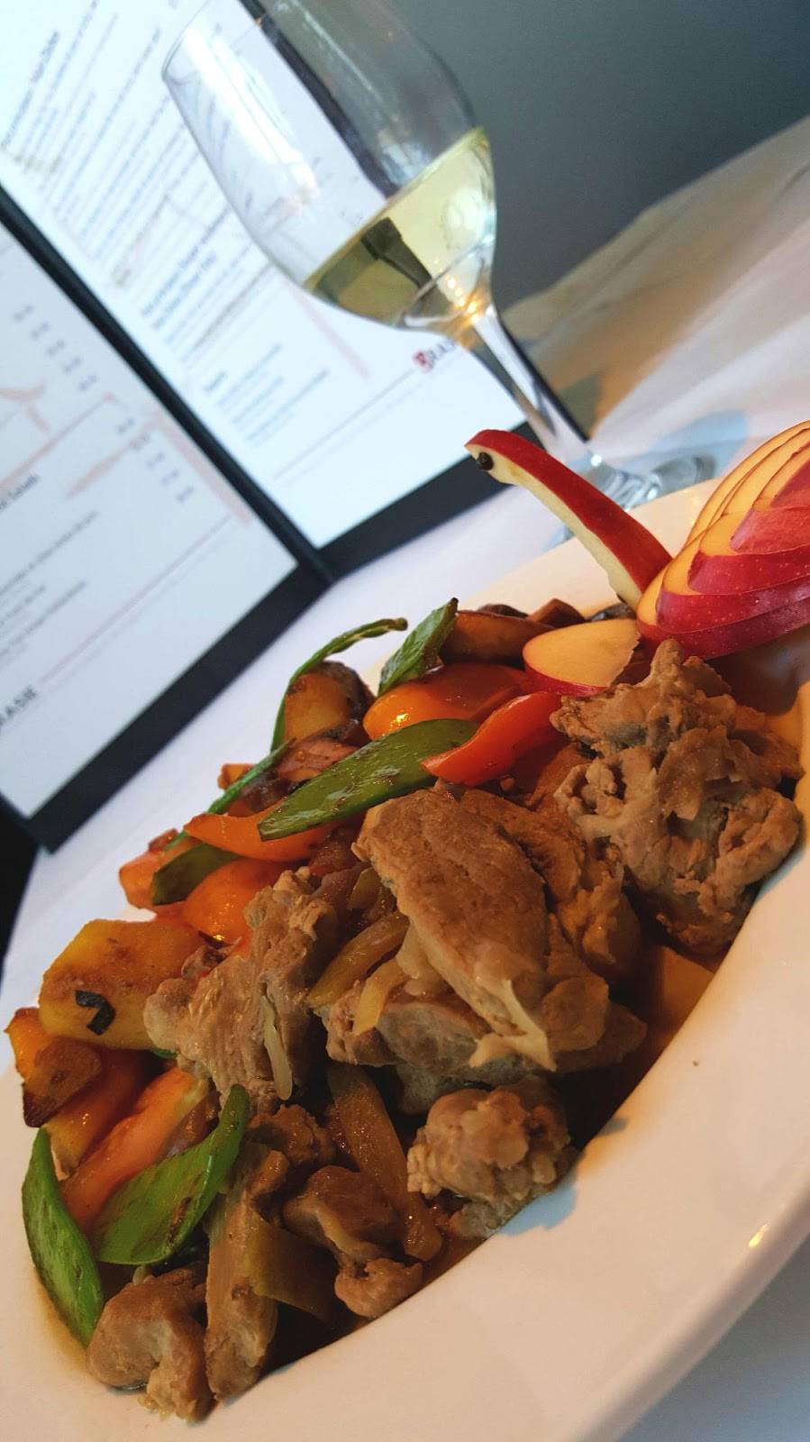 Ürasie | restaurant | 11 Rue Front, Gatineau, QC J9H 4W8, Canada | 8192080444 OR +1 819-208-0444