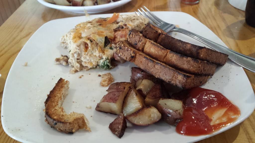 The New Moon | restaurant | 17 Pepperell Square, Saco, ME 04072, USA | 2072822241 OR +1 207-282-2241