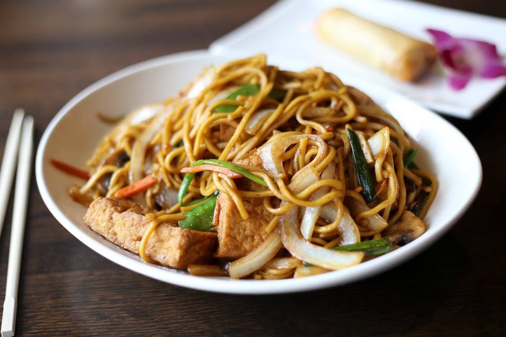 Mos Asian Bistro | restaurant | 1353 W Fullerton Ave, Chicago, IL 60614, USA | 7732481758 OR +1 773-248-1758