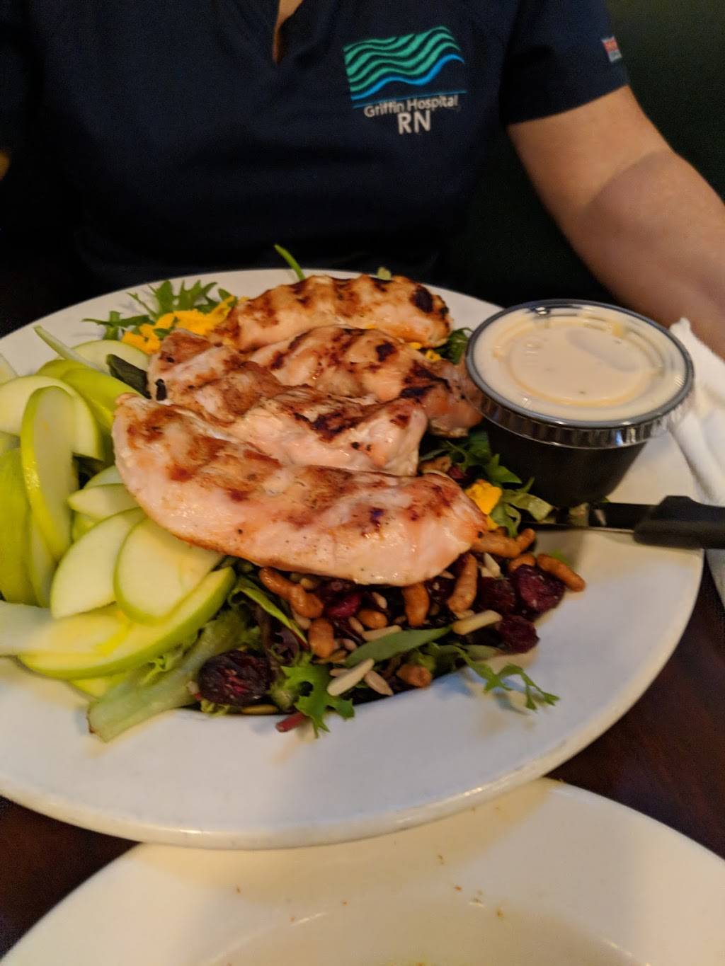 Archie Moores Bar & Restaurant | restaurant | 17 Elizabeth St, Derby, CT 06418, USA | 2037323255 OR +1 203-732-3255