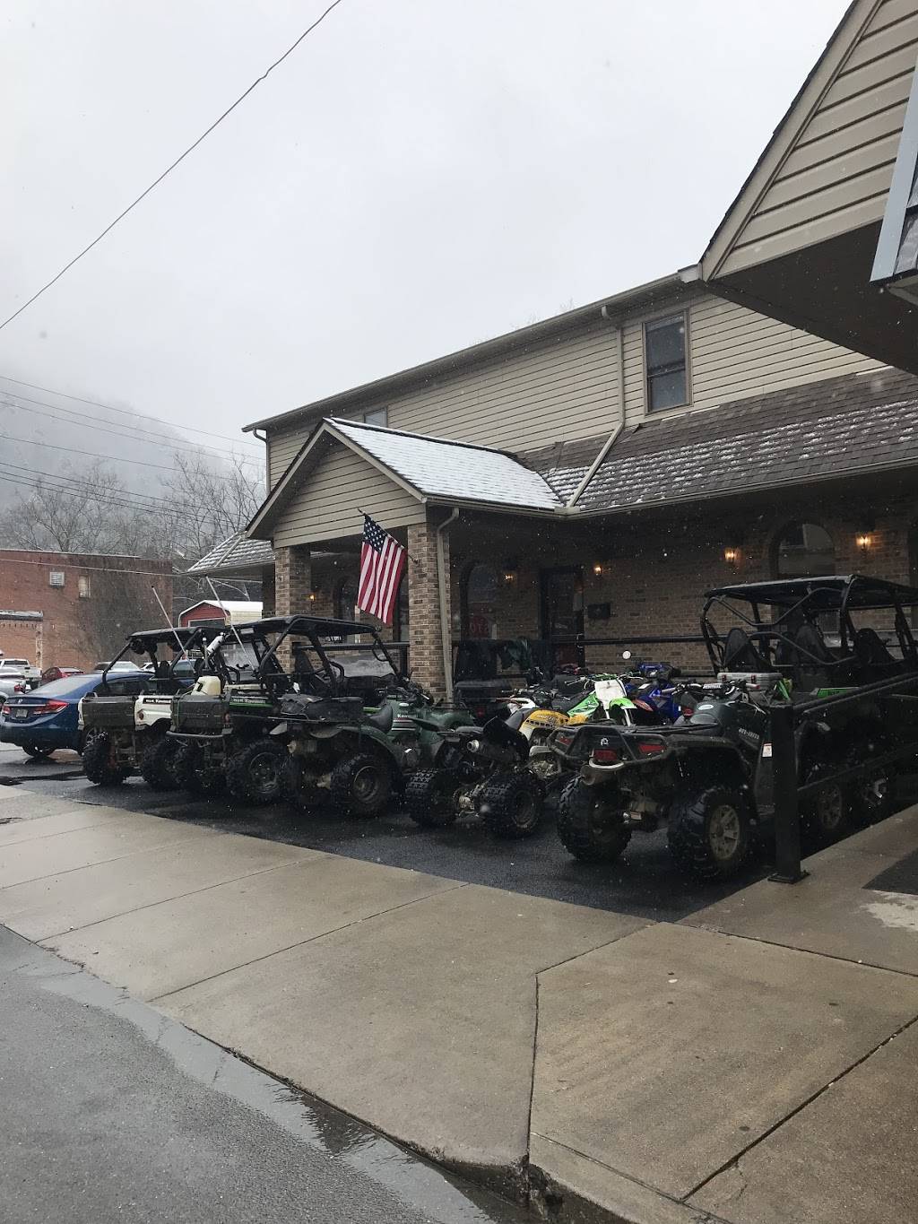 Rebel SmokeHouse and Burgers | restaurant | 200 Howard Ave, Mullens, WV 25882, USA | 3042944227 OR +1 304-294-4227