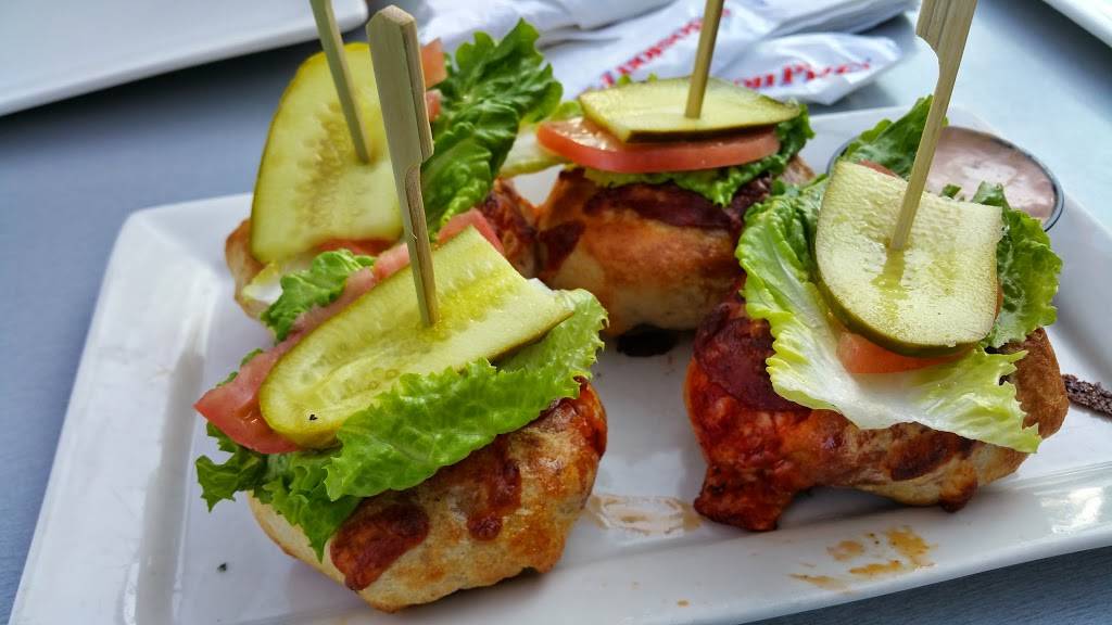 Boston Pizza | restaurant | 180 Rimrock Rd, Toronto, ON M3J 3A6, Canada | 4166366275 OR +1 416-636-6275