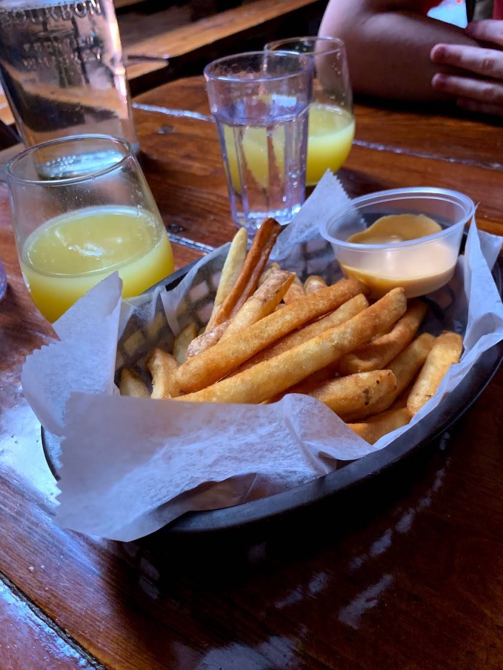 The Supply House | restaurant | 1647 2nd Ave, New York, NY 10028, USA | 6468613585 OR +1 646-861-3585